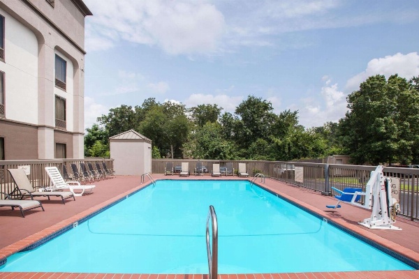 Wingate By Wyndham North Little Rock image 3